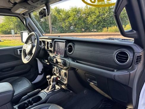 Used 2023 Jeep Wrangler Unlimited Sahara AWD/4WD image 28
