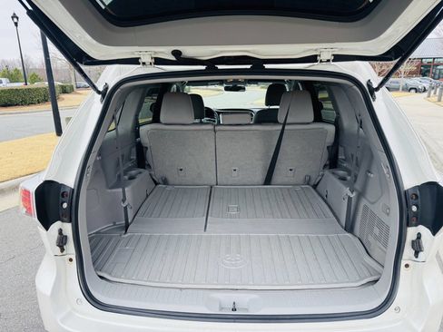 Used 2016 Toyota Highlander LE image 8