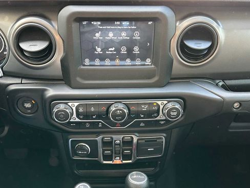 Used 2022 Jeep Gladiator Sport image 28