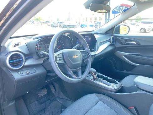 Used 2024 Chevrolet Trax LS w/ LS Convenience Package FWD image 10