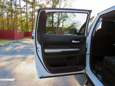 Used 2014 Toyota Tundra SR5 w/ SR5 Upgrade Package image 15