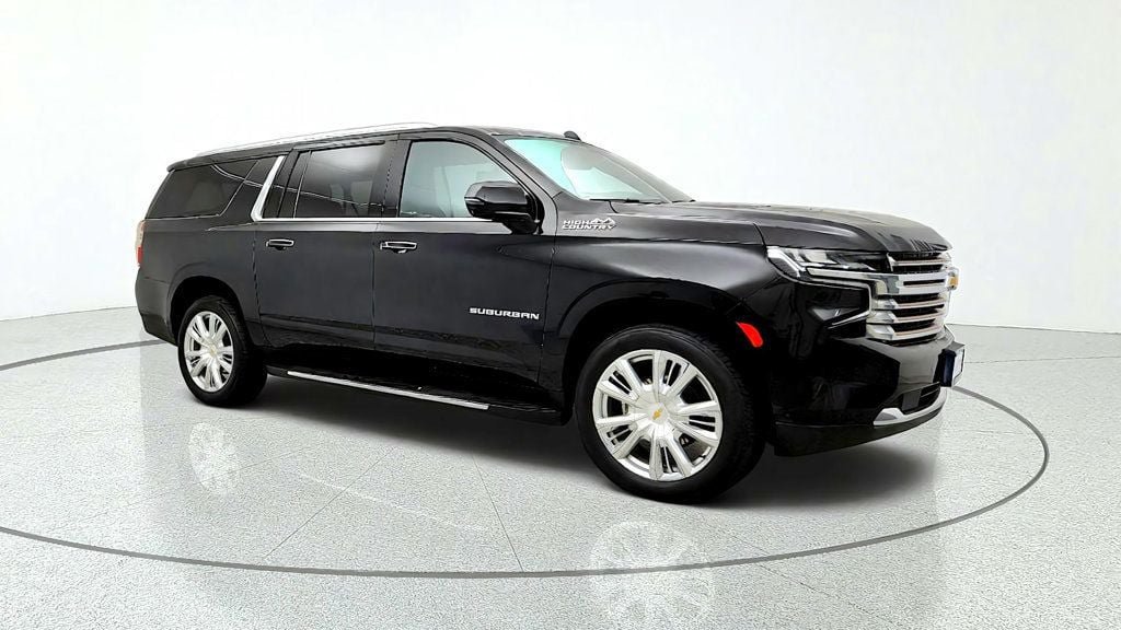 Used 2024 Chevrolet Suburban High Country w/ Advanced Technology Package AWD/4WD image 3