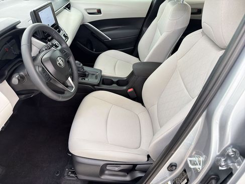 Used 2026 Toyota Corolla Cross LE FWD image 5
