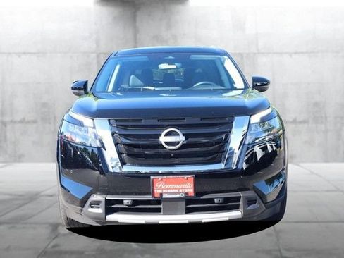 Certified 2025 Nissan Pathfinder SL w/ Cargo Package AWD/4WD image 4