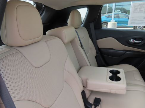 Used 2015 Jeep Cherokee Limited w/ Luxury Group image 29