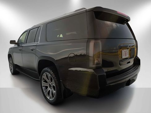 Used 2018 Chevrolet Suburban LT w/ Luxury Package RWD image 6