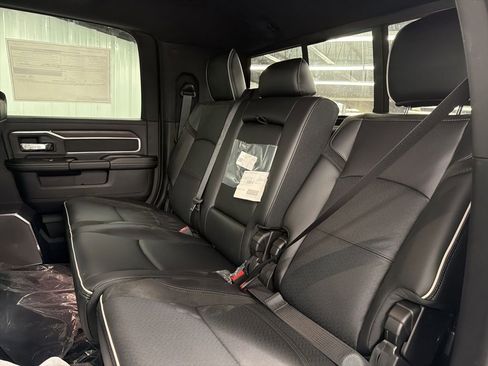 New 2026 RAM 2500 Laramie AWD/4WD image 9