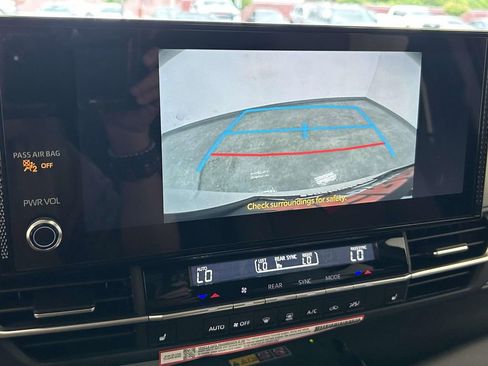 Used 2026 Toyota Sienna XLE FWD image 30