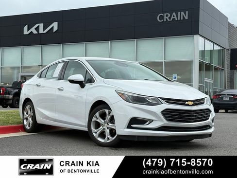 Used 2017 Chevrolet Cruze Premier w/ Enhanced Convenience Package FWD image 1