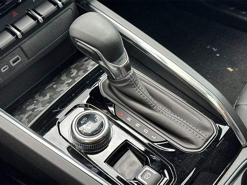 New 2025 GMC Canyon Elevation w/ Convenience Package image 18