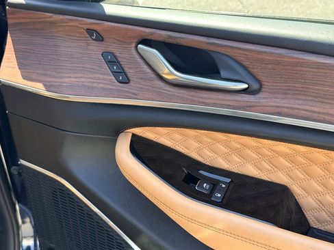 Used 2024 Jeep Grand Cherokee L Summit w/ Luxury Tech Group V image 24