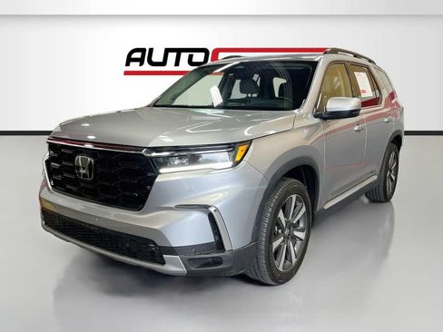 Used 2024 Honda Pilot Touring image 3