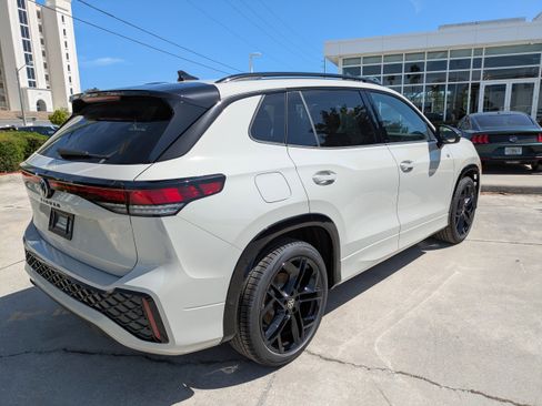 New 2026 Volkswagen Tiguan SE R-Line FWD image 4