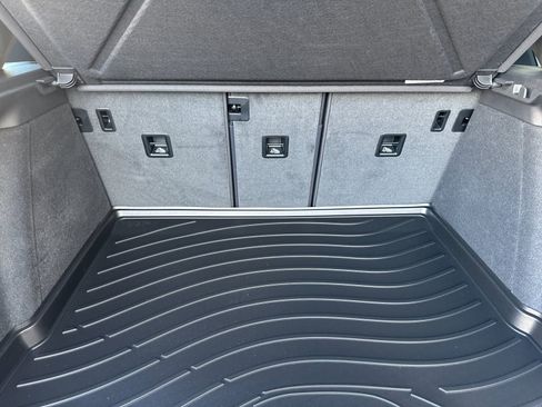 Certified 2025 Porsche Macan image 17