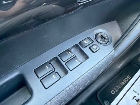 Used 2011 Kia Sorento EX w/ Premium Pkg FWD image 21