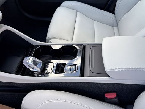 New 2026 Volvo XC40 B5 Plus w/ Protection Package Premier image 11