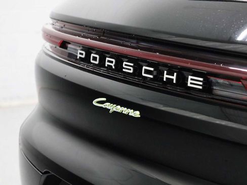 Certified 2025 Porsche Cayenne E-Hybrid AWD/4WD image 8