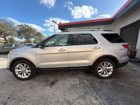 Used 2013 Ford Explorer XLT image 2