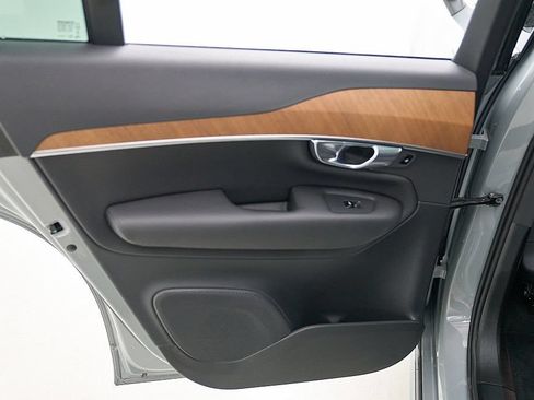Certified 2025 Volvo XC90 B6 Plus AWD/4WD image 18