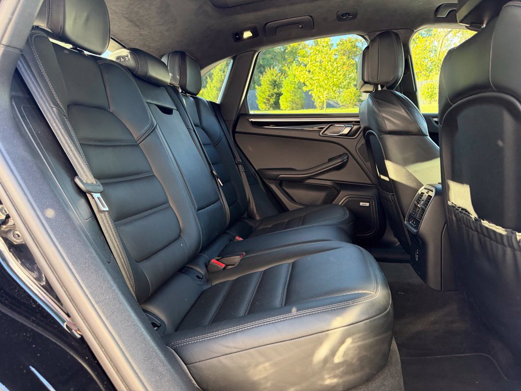 Certified 2021 Porsche Macan Turbo AWD/4WD image 20