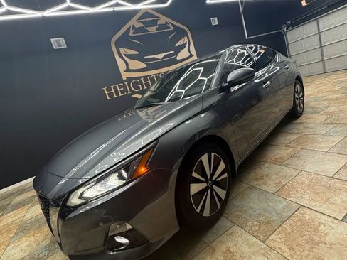 Used 2019 Nissan Altima 2.5 SV image 2