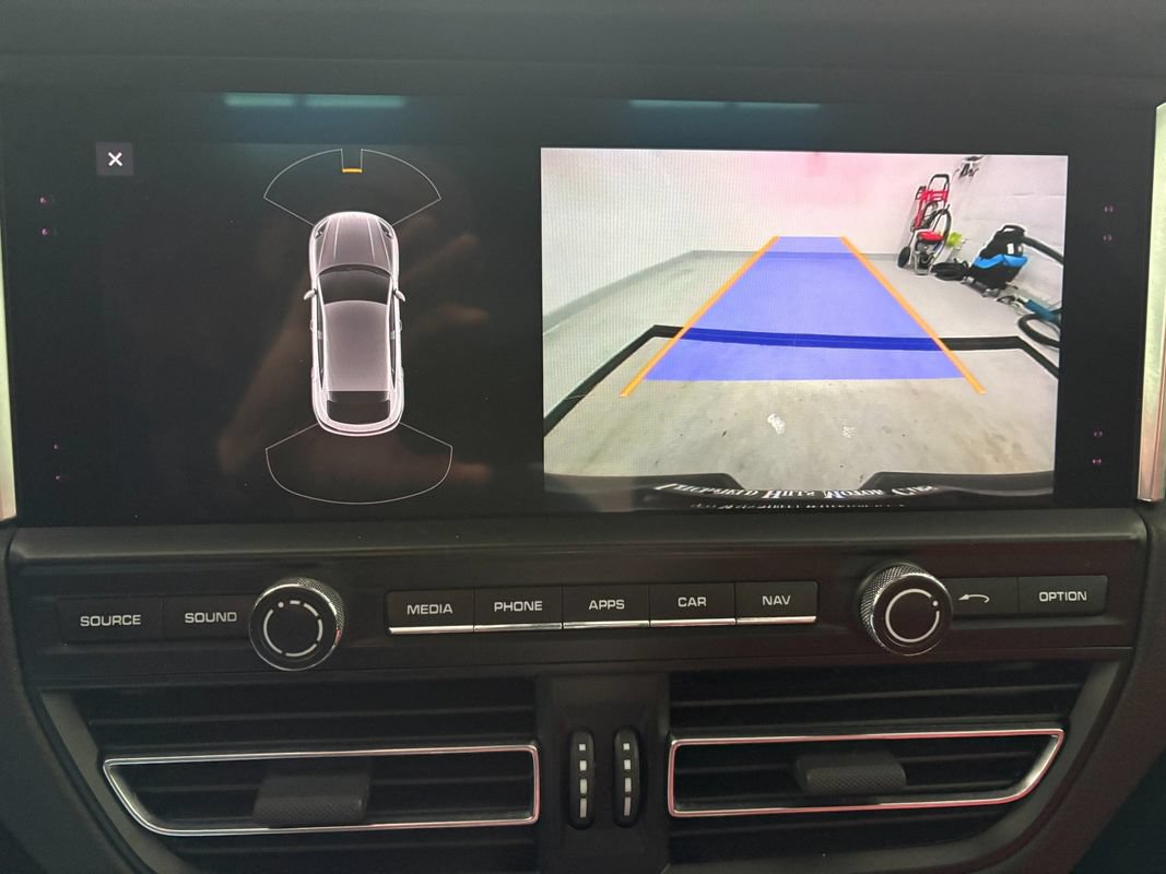 Used 2020 Porsche Macan AWD/4WD image 23