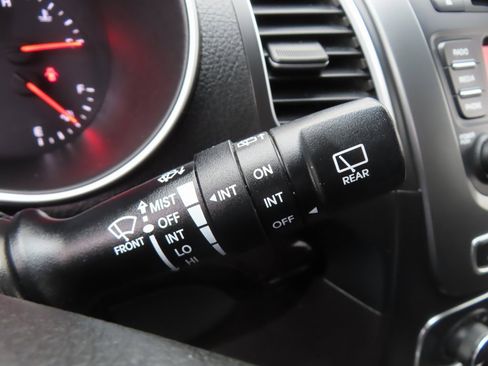 Used 2014 Kia Sorento LX image 21