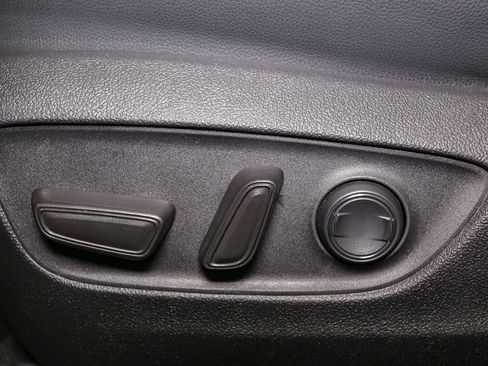 Used 2023 Toyota Highlander XLE AWD/4WD image 47