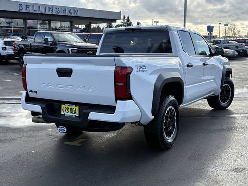 Used 2024 Toyota Tacoma TRD Off-Road AWD/4WD image 6
