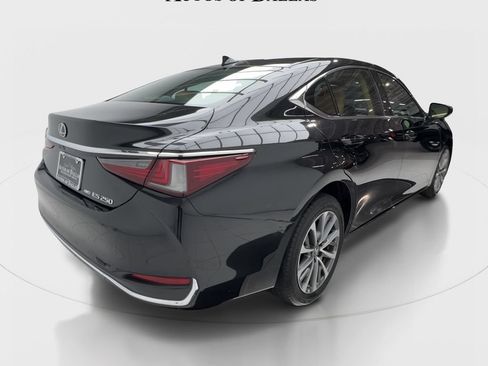 Used 2022 Lexus ES 250 w/ Accessory Package AWD/4WD image 7