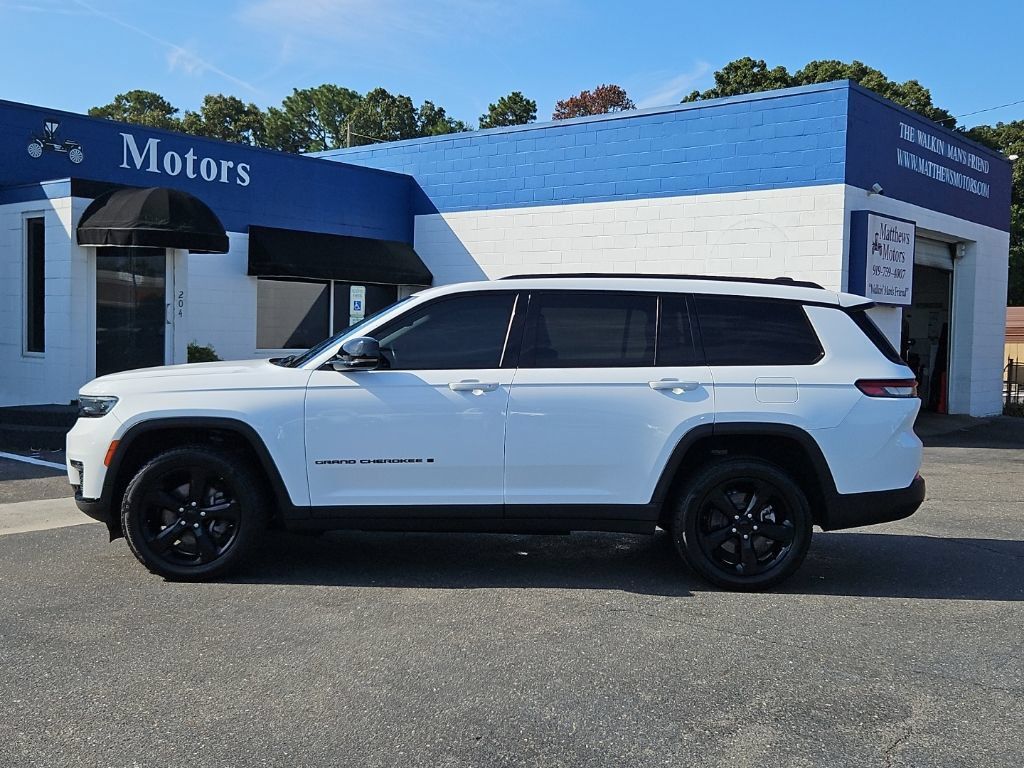 Used 2022 Jeep Grand Cherokee L Limited w/ Black Appearance Package RWD image 4