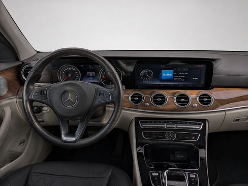 Used 2017 Mercedes-Benz E 300 4MATIC image 22