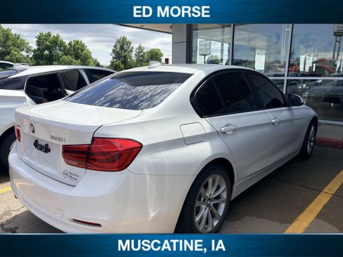 Used 2018 BMW 320i xDrive Sedan AWD/4WD image 3