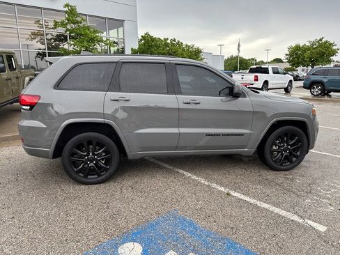 Used 2021 Jeep Grand Cherokee Laredo X AWD/4WD image 29