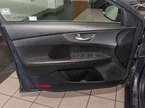 Used 2020 Kia Forte LXS image 9