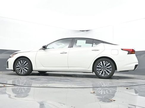 Used 2025 Nissan Altima 2.5 SV image 45