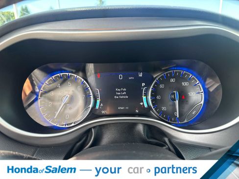 Used 2025 Chrysler Pacifica Select FWD image 19