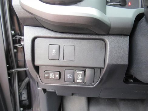 Used 2022 Toyota Tacoma TRD Sport w/ Technology Package image 18