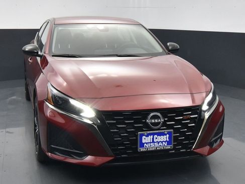 Certified 2025 Nissan Altima 2.5 SR image 3