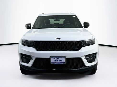Used 2023 Jeep Grand Cherokee Altitude AWD/4WD image 2