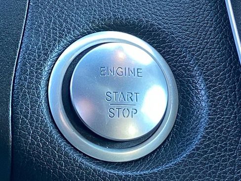 Used 2018 Mercedes-Benz GLC 300 4MATIC image 17