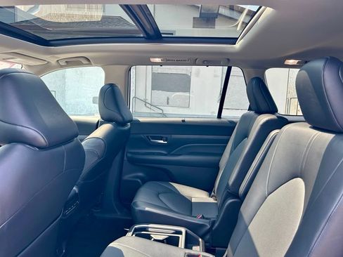 Certified 2025 Toyota Grand Highlander FWD image 12