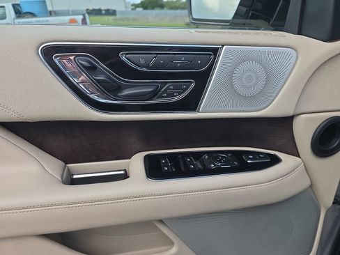 Certified 2021 Lincoln Navigator Reserve w/ Luxury Package AWD/4WD image 23
