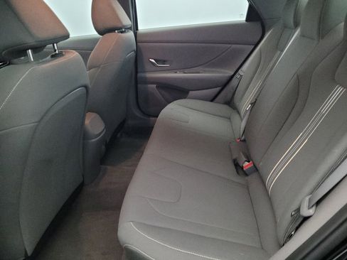 Used 2023 Hyundai Elantra SEL image 18