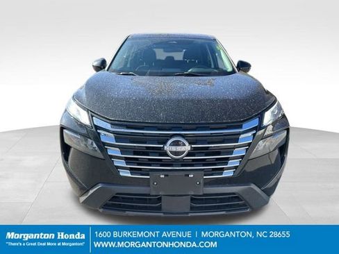 Used 2024 Nissan Rogue SV image 2