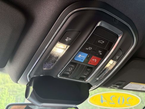 Used 2024 Jeep Grand Cherokee Altitude RWD image 17