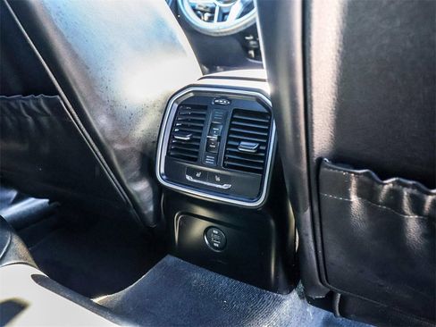 Used 2018 Porsche Macan image 24