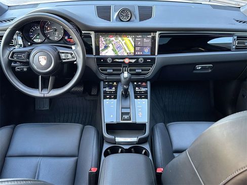 Used 2025 Porsche Macan image 14