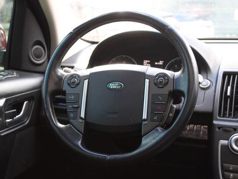 Used 2014 Land Rover LR2 HSE image 19