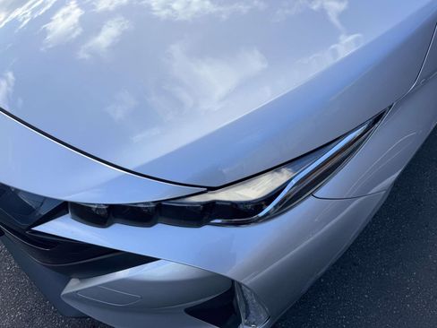 Certified 2021 Toyota Prius Prime XLE image 6